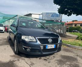 VOLKSWAGEN Passat 1.6 16V FSI Var. Comfortline