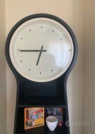 Mobiletto con Mensole e Orologio