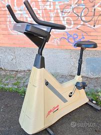 Cyclette professionale Marca Life Cycle,Zona Affor