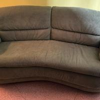 Divano rivestito in alcantara verde