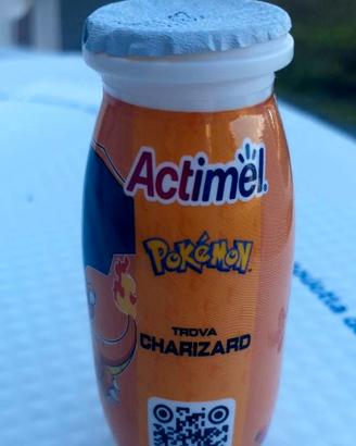 Pokémon bottiglietta Actimel di Charizard