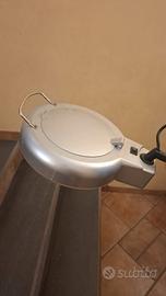 Lampada con lente d'ingrandimento