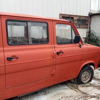 Furgone Ford Transit anni ottanta per  ricambi