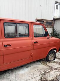 Furgone Ford Transit anni ottanta per  ricambi