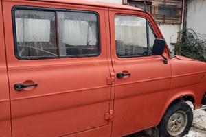 Furgone Ford Transit anni ottanta per  ricambi