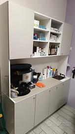 Mobile con piccolo lavello uso parrucchiere