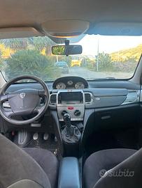 Lancia y