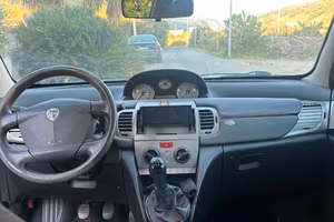 Lancia y