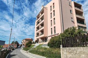 Erta Sant'Anna, appartamento con giardino privato