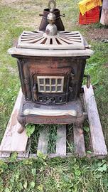 Stufa d' epoca in ghisa