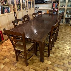 Tavolo in legno massiccio con 10 sedie – completo