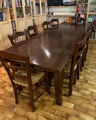 Tavolo in legno massiccio con 10 sedie – completo
