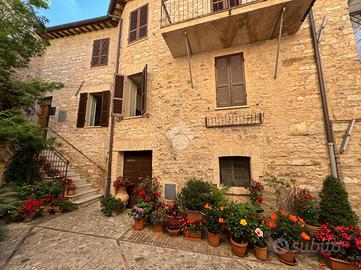 CASA SEMINDIPENDENTE A SPELLO
