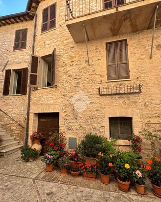 CASA SEMINDIPENDENTE A SPELLO