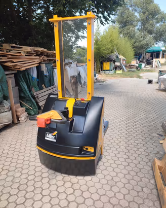 Carrello elettrico elevatore stoccatore timone
