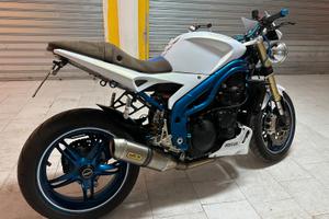 Triumph Speed Triple 1050 - Speedweb