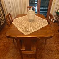 Tavolino Liberty con sedie