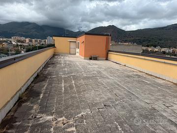 Terrazzo da 140 mq compreso 17 mq di magazzino