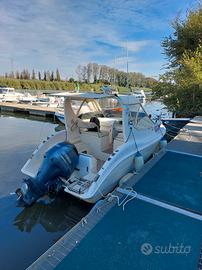 Coverline Cabin 640 con motore YAMAHA 150cv