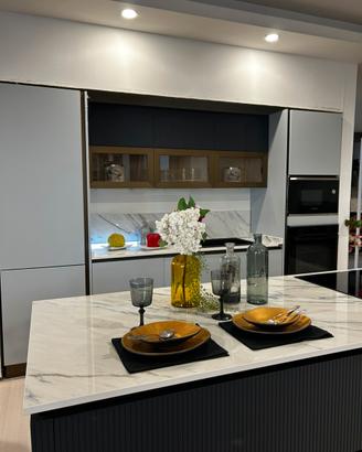 Cucina con Isola di Mobilturi