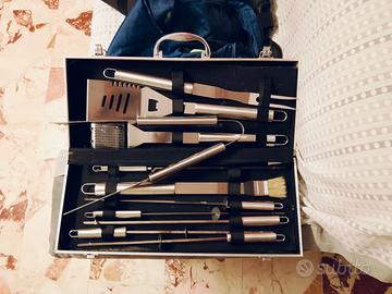kit accessori per barbecue  nuovissimo 