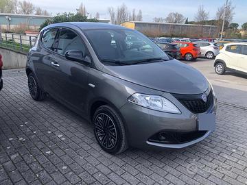 Lancia Ypsilion 1.0 Mild-Hybrid