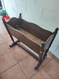 Culla antica in legno massello