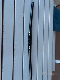 Manubrio ultraleggero in carbonio