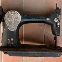 Macchina da cucire d’epoca
