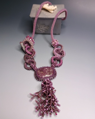 COLLANA ARTIGIANALE CON LEPIDOLITE NATURALE