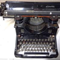 Macchina da scrivere Olivetti