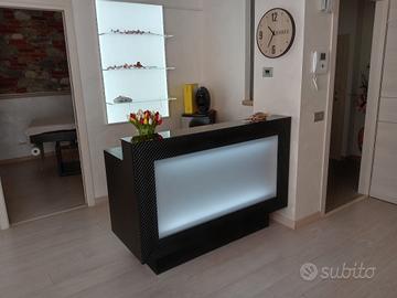 bancone reception ingresso scrivania 