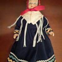 Bambolina vintage da collezione in porcellana
