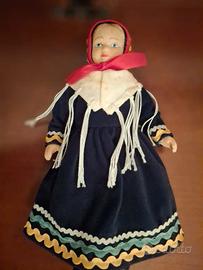 Bambolina vintage da collezione in porcellana