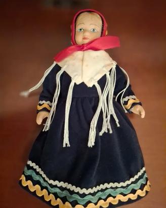 Bambolina vintage da collezione in porcellana