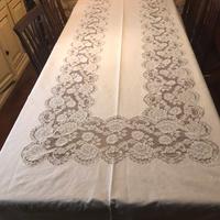 Tovaglia in lino con  pizzo rebrodè veneziano