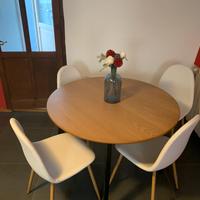 Tavolo rotondo con 4 sedie