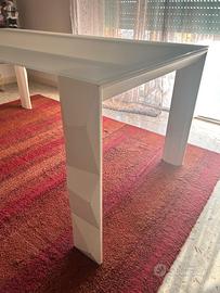 Tavolo con piedi diamantati marca miniforms