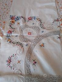 tovaglia ricamata da 12