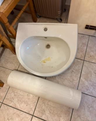Lavandino bagno con colonna