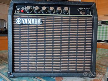 Amplificatore basso per chitarra elettrica.