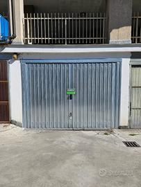 Box auto doppio / Ampio magazzino 32 mq - libero