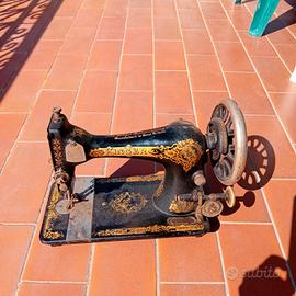 Macchina per cucire SINGER antica