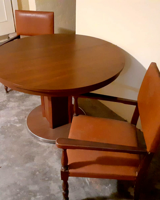 Tavolo+ 4 Sedie+ 2 poltroncine