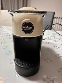 Macchina del caffe’ A modo mio