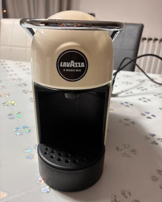 Macchina del caffe’ A modo mio