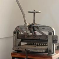 Taglia carte da banco