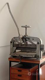 Taglia carte da banco