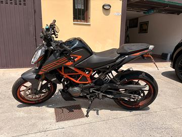 Moto KTM duke 125