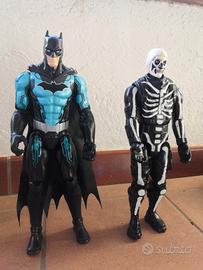 Pupazzi di plastica Spiderman e scheleton 